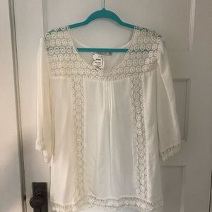 Beautiful cream and lace top 1X/XL